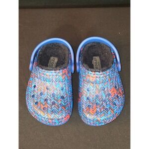 Crocs Lined Clogs Blue‎ Multi Chevron Pattern Kids Size 6 Cozy Winter